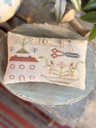 Little Farmhouse - Spring Little Farmhouse - Spring